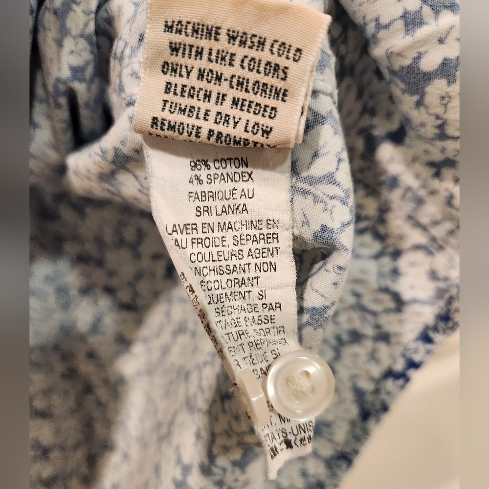L.L. Bean Women’s Blue and White Floral Button-Down Shirt - Size XL - Picture 3 of 4